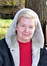 Давыдова Елена Михайловна, учитель черчения, библиотекарь